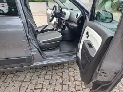 Vendo Renault Twingo 2020 - 11490 EUR, 46992 km - AUTO.MOTO.pt