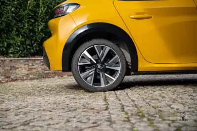 Vendo Peugeot e-208 2023 - 17900 EUR, 25000 km - AUTO.MOTO.pt