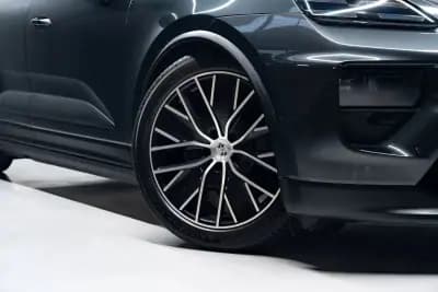 Sell Porsche Macan 2024 - 87950 EUR, 16000 km - AUTO.MOTO.pt