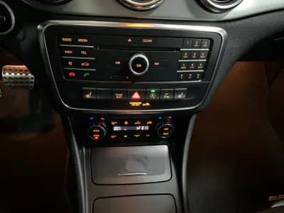 Sell Mercedes-Benz GLA 180 2015 - 21950 EUR, 22737 km - AUTO.MOTO.pt