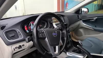 Sell Volvo V40 2013 - 11400 EUR, 182000 km - AUTO.MOTO.pt