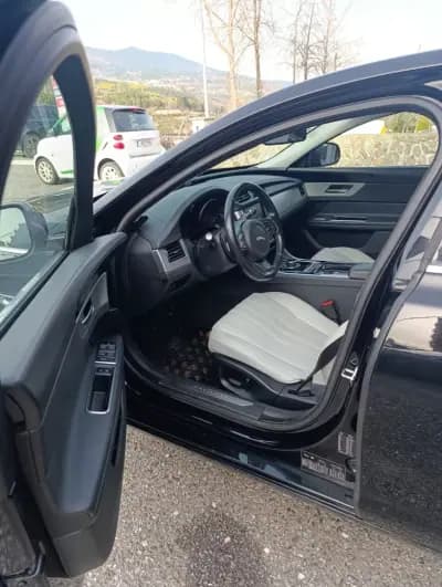 Sell Jaguar XF 2017 - 19900 EUR, 173000 km - AUTO.MOTO.pt