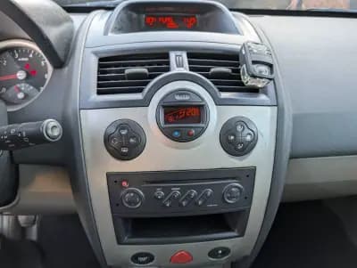 Sell Renault Mégane Break 2004 - 2500 EUR, 293560 km - AUTO.MOTO.pt