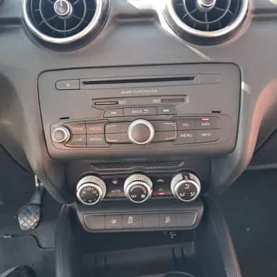 Sell Audi A1 Sportback 2012 - 10450 EUR, 206000 km - AUTO.MOTO.pt