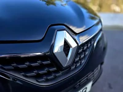 Vendo Renault Clio 2023 - 14750 EUR, 24600 km - AUTO.MOTO.pt