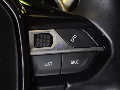 Vendo Peugeot 3008 2022 - 21990 EUR, 34669 km - AUTO.MOTO.pt