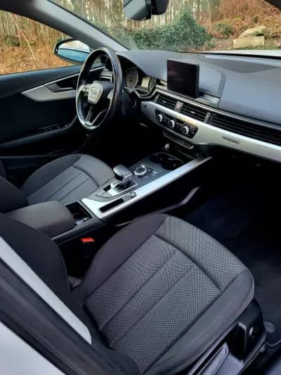 Vendo Audi A4 Avant 2017 - 22990 EUR, 183300 km - AUTO.MOTO.pt