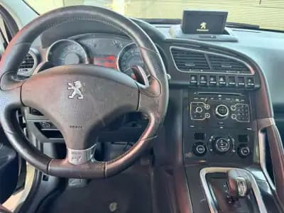 Vendo Peugeot 3008 2012 - 9250 EUR, 280000 km - AUTO.MOTO.pt