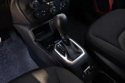 Vendo Jeep Renegade 2020 - 27500 EUR, 24000 km - AUTO.MOTO.pt