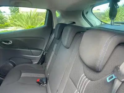 Vendo Renault Clio 2018 - 11850 EUR, 60877 km - AUTO.MOTO.pt