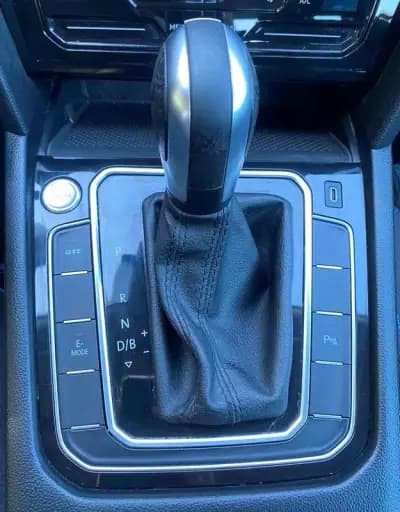 Vendo Volkswagen Passat Variant 2021 - 19900 EUR, 129031 km - AUTO.MOTO.pt