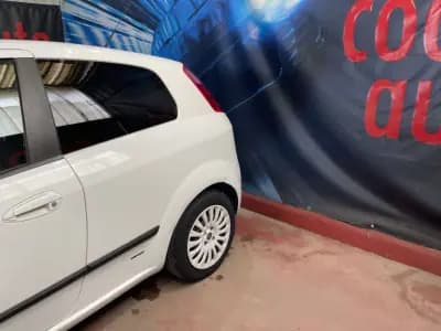 Vendo Fiat Punto 2008 - 2999 EUR, 233000 km - AUTO.MOTO.pt
