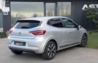 Sell Renault Clio 2023 - 13500 EUR, 152386 km - AUTO.MOTO.pt