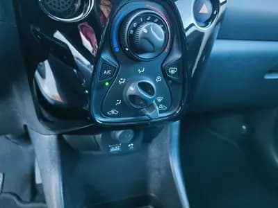 Vendo Peugeot 108 2018 - 9999 EUR, 180453 km - AUTO.MOTO.pt