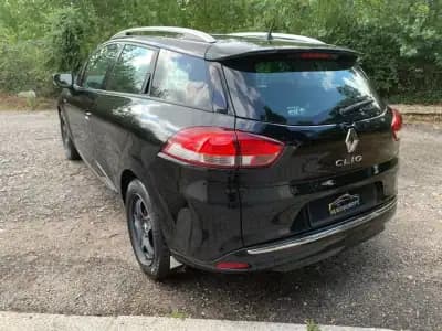 Vendo Renault Clio Sport Tourer 2019 - 13999 EUR, 127245 km - AUTO.MOTO.pt