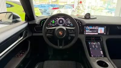 Vendo Porsche Taycan 2024 - 82000 EUR, 38405 km - AUTO.MOTO.pt