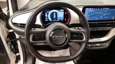 Sell Fiat 500e 2022 - 17500 EUR, 108174 km - AUTO.MOTO.pt