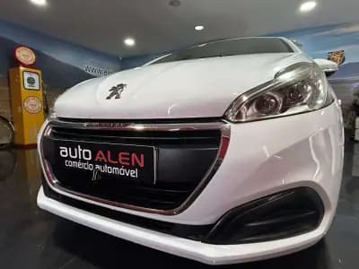 Vendo Peugeot 208 2018 - 12990 EUR, 92000 km - AUTO.MOTO.pt