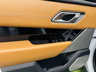 Sell Land Rover Range Rover Velar 2018 - 59999 EUR, 190000 km - AUTO.MOTO.pt