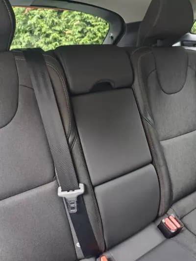 Vendo Volvo V40 Cross Country 2015 - 13900 EUR, 162000 km - AUTO.MOTO.pt