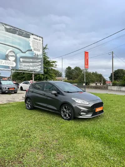 Vendo Ford Fiesta 2018 - 15800 EUR, 33218 km - AUTO.MOTO.pt