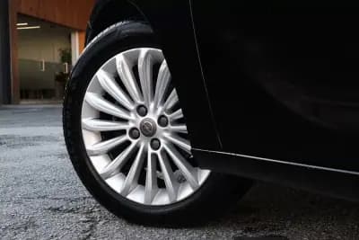 Sell Opel Adam 2017 - 11400 EUR, 77000 km - AUTO.MOTO.pt