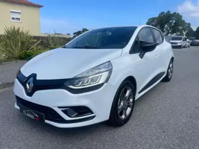 Vendo Renault Clio 2018 - 11850 EUR, 60877 km - AUTO.MOTO.pt