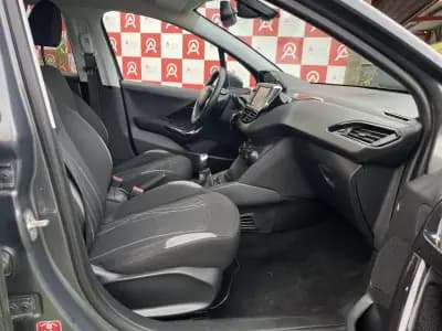 Vendo Peugeot 208 2012 - 4490 EUR, 425090 km - AUTO.MOTO.pt