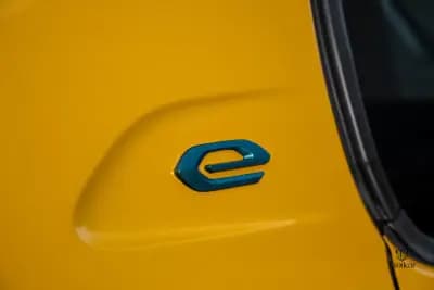 Vendo Peugeot e-208 2023 - 17900 EUR, 25000 km - AUTO.MOTO.pt