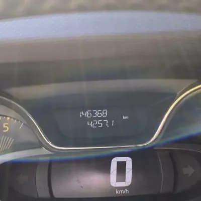 Vendo Renault Captur 2014 - 13990 EUR, 146000 km - AUTO.MOTO.pt