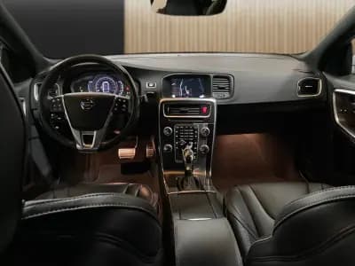 Vendo Volvo V60 2016 - 13950 EUR, 322000 km - AUTO.MOTO.pt