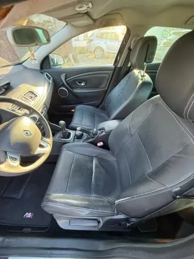 Vendo Renault Mégane 2011 - 5750 EUR, 219739 km - AUTO.MOTO.pt