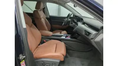 Vendo Audi Q8 e-Tron 2023 - 55000 EUR, 9800 km - AUTO.MOTO.pt