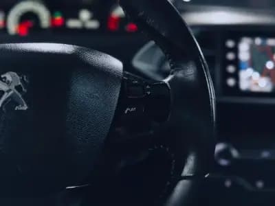 Sell Peugeot 308 2013 - 12990 EUR, 158740 km - AUTO.MOTO.pt