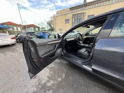 Vendo Tesla Model 3 2023 - 31950 EUR, 63000 km - AUTO.MOTO.pt