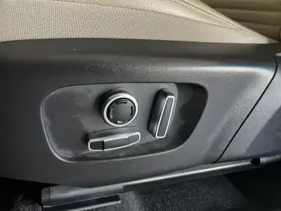 Sell Land Rover Discovery Sport 2021 - 37200 EUR, 74894 km - AUTO.MOTO.pt