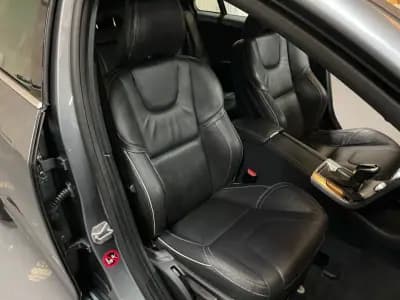 Vendo Volvo V60 2016 - 13950 EUR, 322000 km - AUTO.MOTO.pt