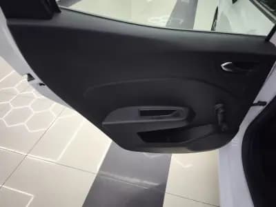 Sell Renault Clio 2020 - 13450 EUR, 185157 km - AUTO.MOTO.pt