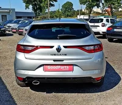 Vendo Renault Mégane 2020 - 18990 EUR, 82646 km - AUTO.MOTO.pt