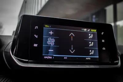 Vendo Peugeot e-2008 2021 - 20850 EUR, 59500 km - AUTO.MOTO.pt