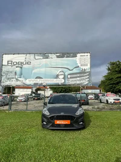Vendo Ford Fiesta 2018 - 15800 EUR, 33218 km - AUTO.MOTO.pt