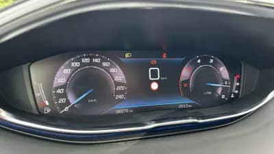 Vendo Peugeot 3008 2021 - 20499 EUR, 98021 km - AUTO.MOTO.pt