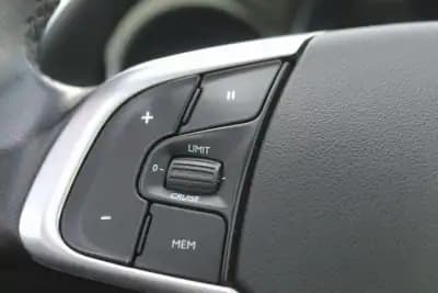 Sell Citroën C4 2017 - 12990 EUR, 132000 km - AUTO.MOTO.pt