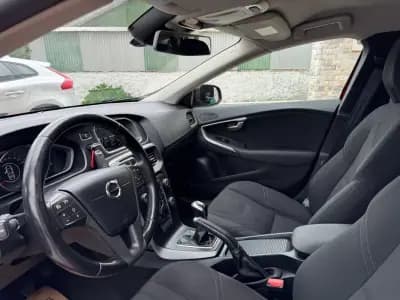 Sell Volvo V40 2017 - 14750 EUR, 138000 km - AUTO.MOTO.pt