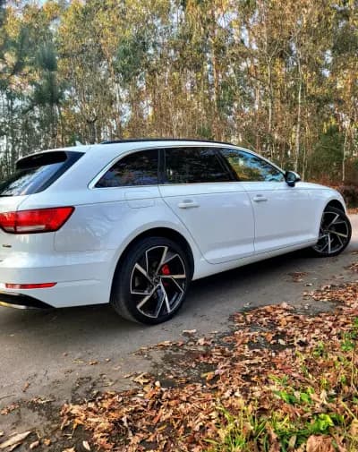 Vendo Audi A4 Avant 2017 - 22990 EUR, 183300 km - AUTO.MOTO.pt