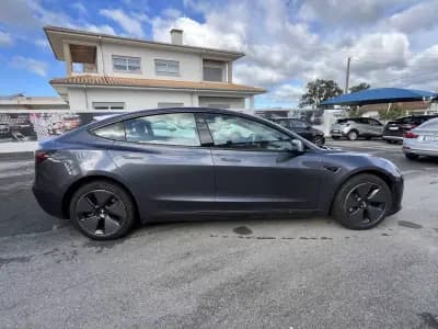 Vendo Tesla Model 3 2023 - 31950 EUR, 63000 km - AUTO.MOTO.pt