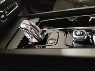 Sell Volvo XC 60 2018 - 31490 EUR, 132000 km - AUTO.MOTO.pt