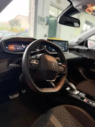 Sell Peugeot e-208 2022 - 19500 EUR, 69606 km - AUTO.MOTO.pt