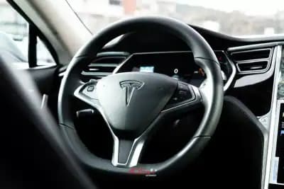 Vendo Tesla Model S 2014 - 22000 EUR, 251000 km - AUTO.MOTO.pt