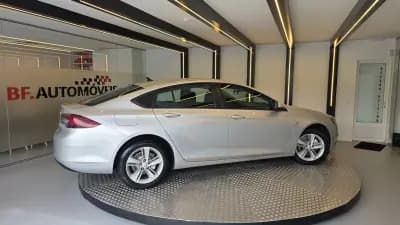 Sell Opel Insignia Grand Sport 2018 - 12900 EUR, 149839 km - AUTO.MOTO.pt